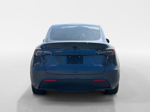 Midnight Silver Metallic 2023 Tesla Model Y Long Range