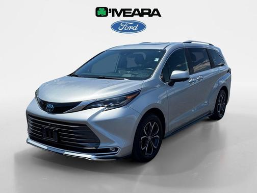 2025 Toyota Sienna Platinum 7 Passenger