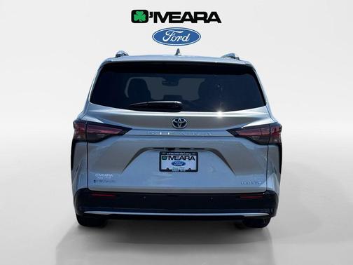 2025 Toyota Sienna Platinum 7 Passenger