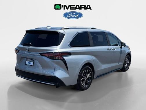 2025 Toyota Sienna Platinum 7 Passenger
