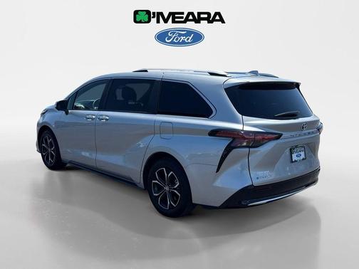 2025 Toyota Sienna Platinum 7 Passenger