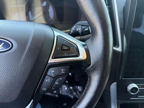 Black Metallic 2024 Ford Edge SEL