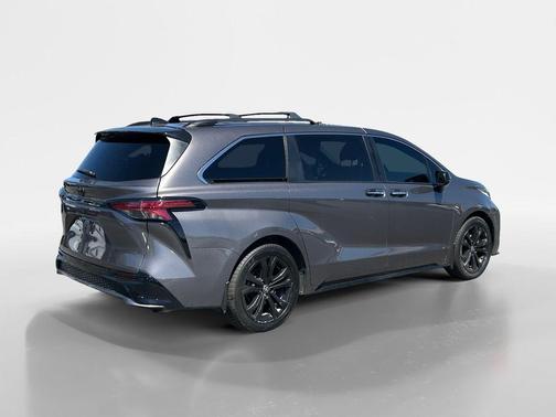 2022 Toyota Sienna XSE 7 Passenger