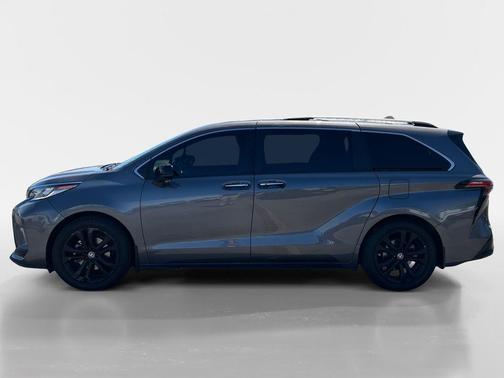 2022 Toyota Sienna XSE 7 Passenger