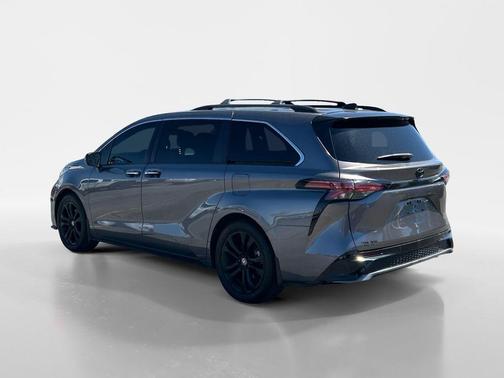 Midnight Black Metallic 2022 Toyota Sienna XSE 7 Passenger