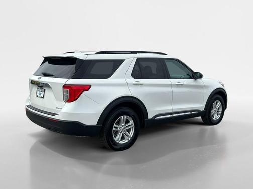 Star White 2023 Ford Explorer XLT