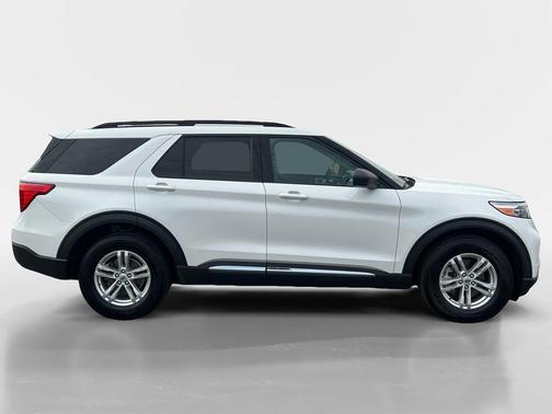 Star White 2023 Ford Explorer XLT