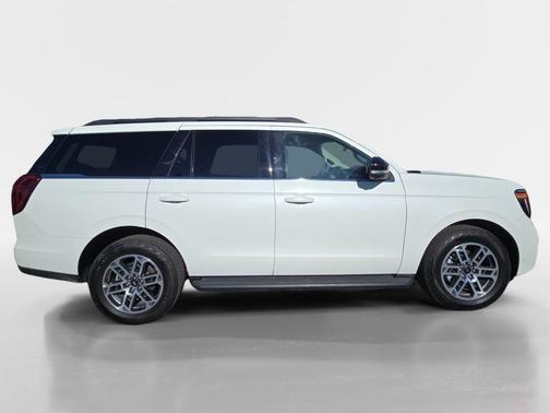 Oxford White 2025 Ford Expedition Active