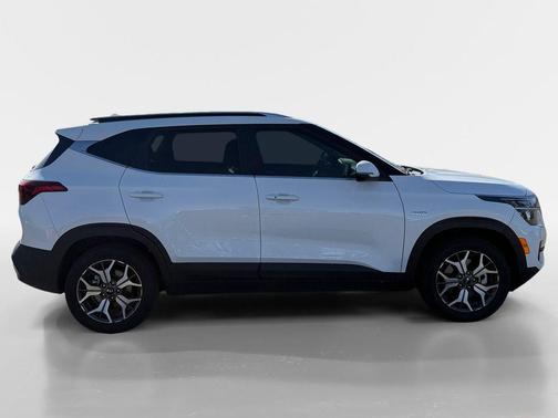 Snow White Pearl 2021 Kia Seltos EX