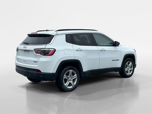 Bright White Clearcoat 2024 Jeep Compass Latitude