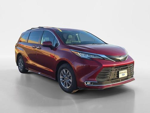 2022 Toyota Sienna XLE