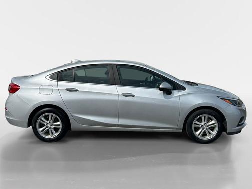 Silver Ice Metallic 2017 Chevrolet Cruze LT