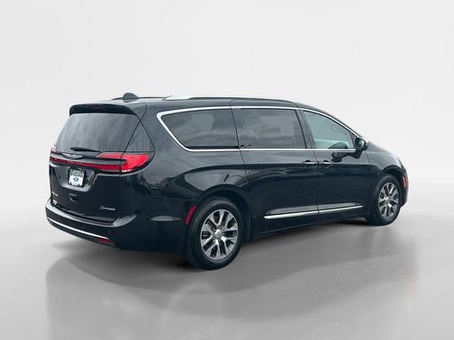 Brilliant Black Crystal Pearlcoat 2021 Chrysler Pacifica Hybrid Pinnacle