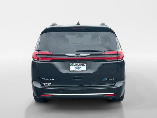 Brilliant Black Crystal Pearlcoat 2021 Chrysler Pacifica Hybrid Pinnacle