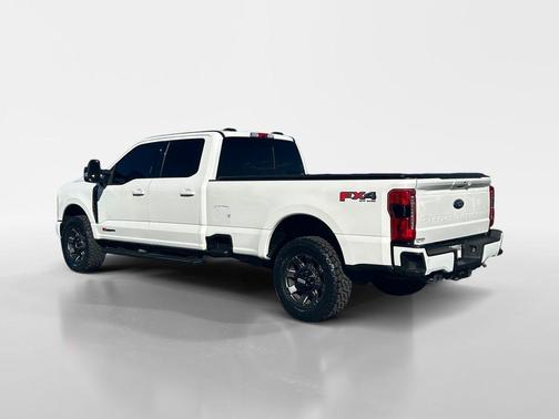 Oxford White 2023 Ford F-250 Lariat