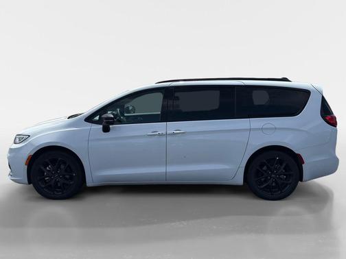 Bright White Clearcoat 2025 Chrysler Pacifica Limited