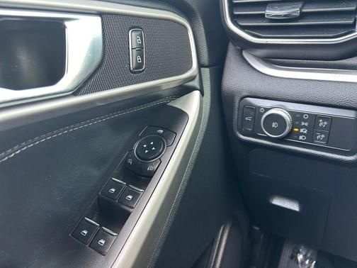 Agate Black Metallic 2021 Ford Explorer XLT