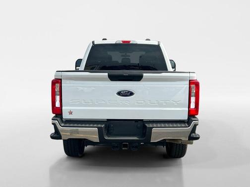 Oxford White 2025 Ford F-250 XLT