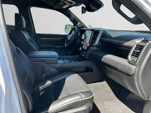 Bright White Clearcoat 2022 RAM 1500 Limited