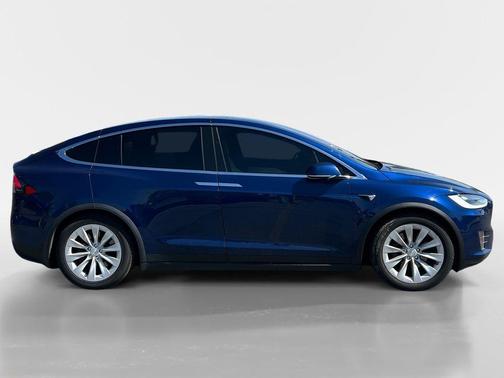 Deep Blue Metallic 2017 Tesla Model X 75D