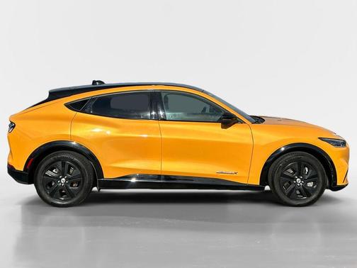 2022 Ford Mustang Mach-E California Route 1