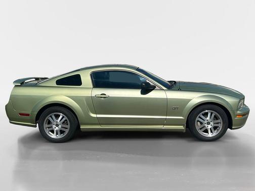Green 2005 Ford Mustang
