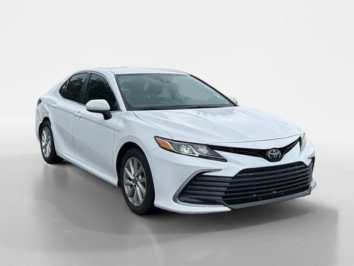 Ice 2023 Toyota Camry LE