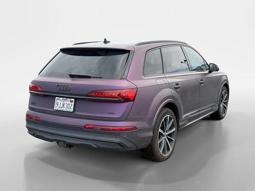 Mythos Black Metallic 2023 Audi Q7 55 Prestige