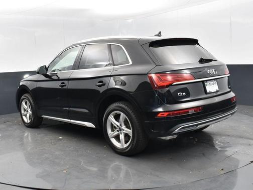 Photo 5 of 39 of 2021 Audi Q5 45 Premium