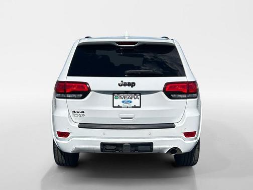 Bright White Clearcoat 2022 Jeep Grand Cherokee WK Laredo
