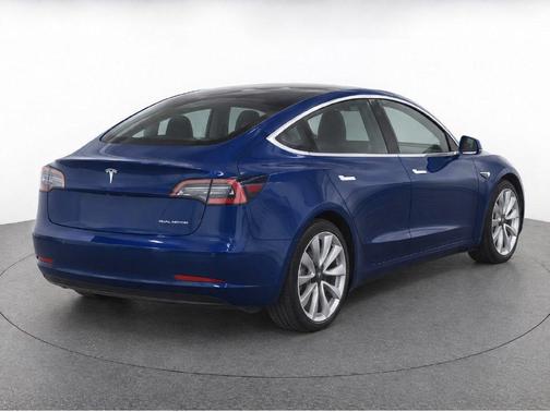 SELECT 2019 Tesla Model 3