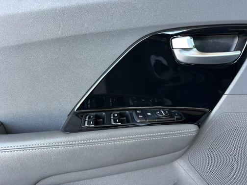 Deep Cerulean 2022 Kia Niro LXS