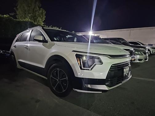 2023 Kia Niro SX