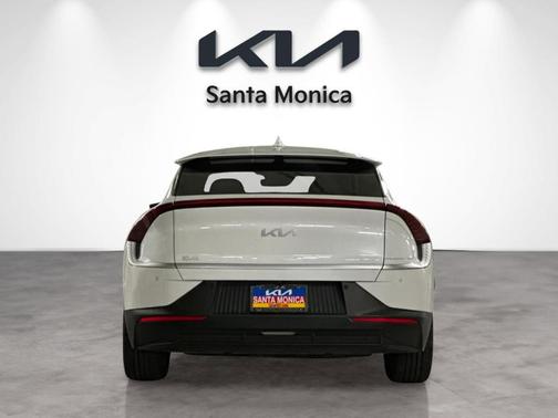 Snow White Pearl 2024 Kia EV6 Light