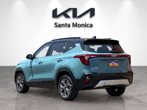 Blue / Black 2024 Kia Seltos S