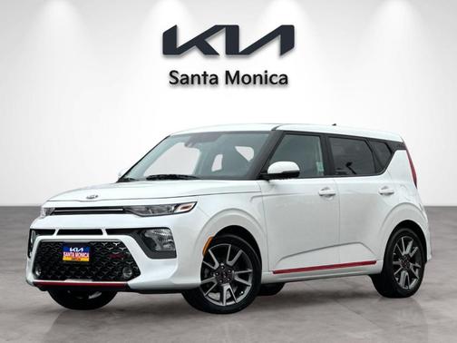 Snow White Pearl 2021 Kia Soul GT-Line 2.0L