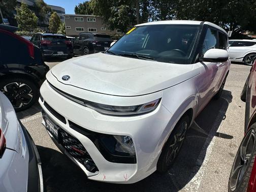 Snow White Pearl 2021 Kia Soul GT-Line 2.0L