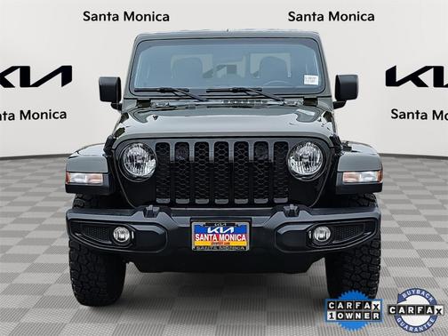 2022 Jeep Gladiator Sport