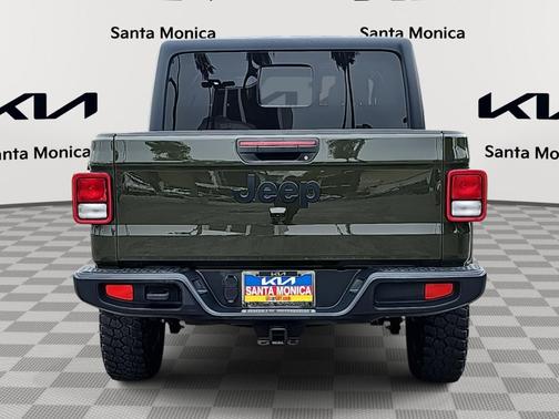 2022 Jeep Gladiator Sport