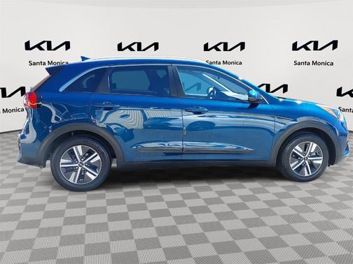 2022 Kia Niro LXS