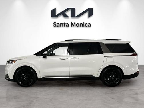 Snow White Pearl 2023 Kia Carnival SX Prestige