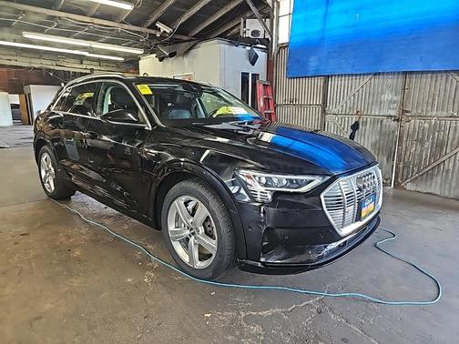2019 Audi e-tron Premium Plus