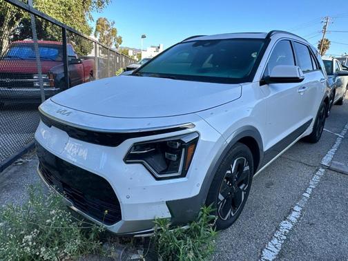 Snow White Pearl 2023 Kia Niro EV Wave