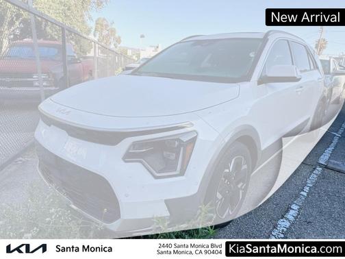 Snow White Pearl 2023 Kia Niro EV Wave