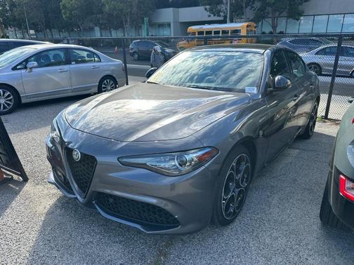 Vesuvio Gray Metallic 2023 Alfa Romeo Giulia Veloce