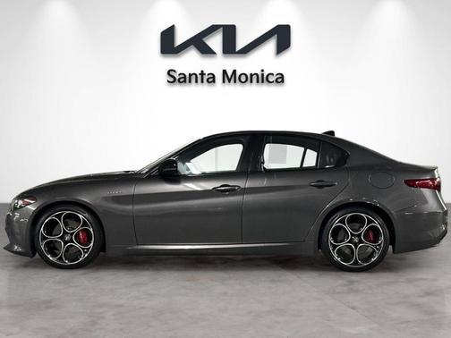 Vesuvio Gray Metallic 2023 Alfa Romeo Giulia Veloce