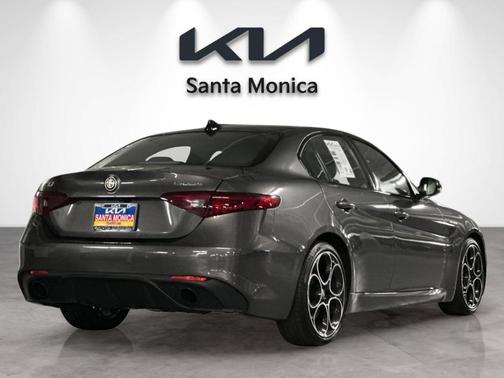 Vesuvio Gray Metallic 2023 Alfa Romeo Giulia Veloce