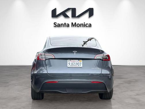 Midnight Silver Metallic 2023 Tesla Model Y Long Range