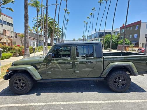 2022 Jeep Gladiator Sport
