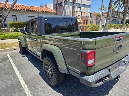 2022 Jeep Gladiator Sport